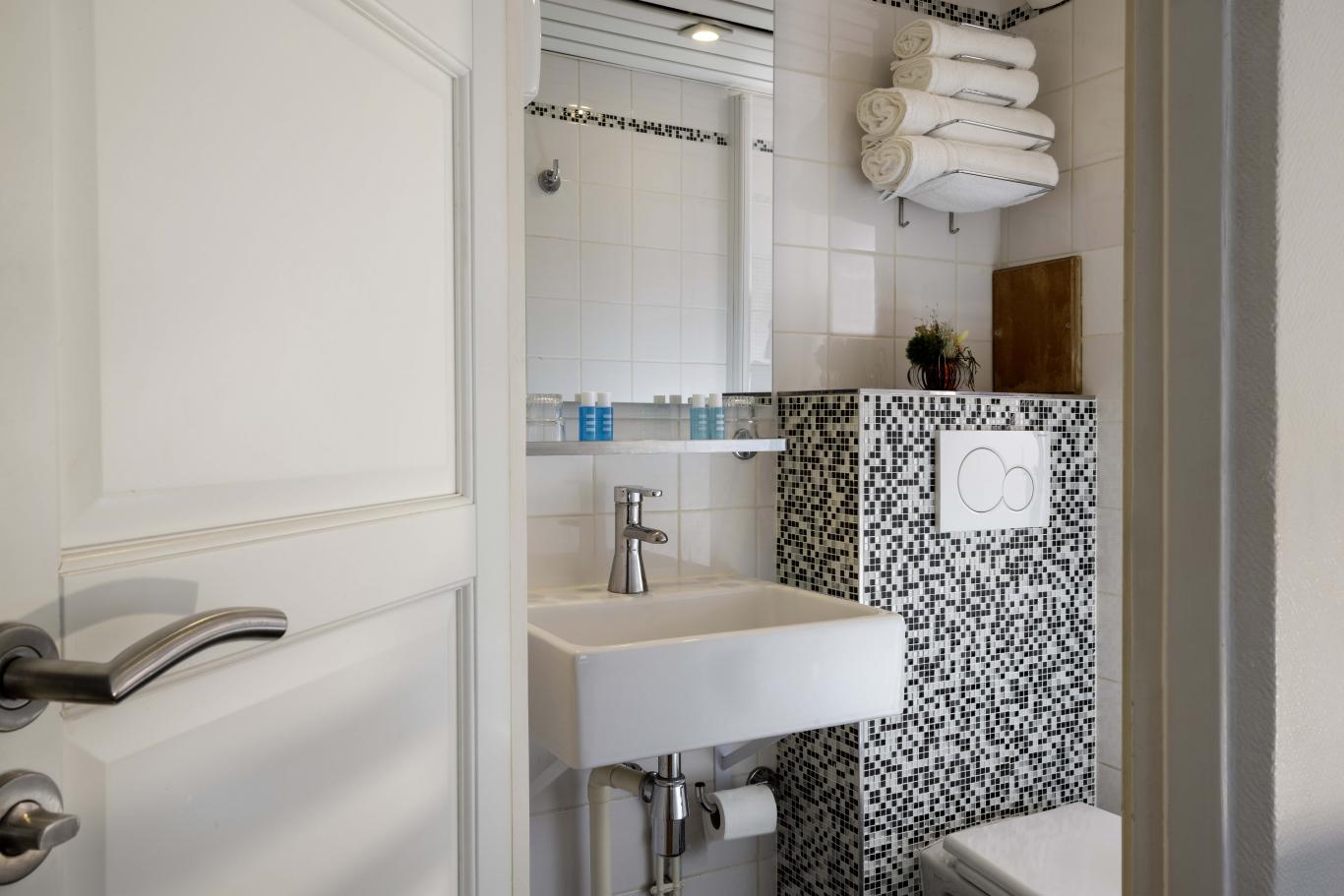 Grand Hotel du Calvados - salle de bain chambre Double Paris Opéra